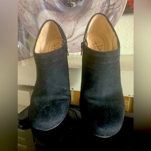 Life Stride Black Suede Shooties